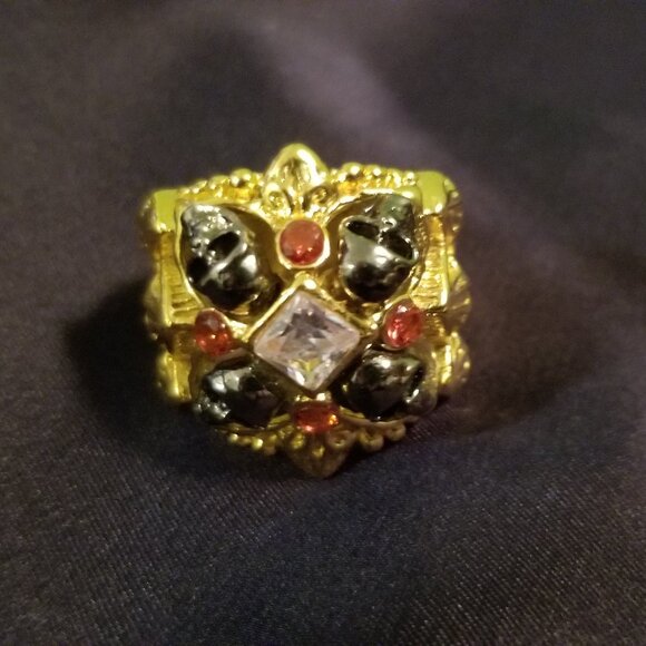 NWOT Surprise skull rings pair - Picture 3 of 9